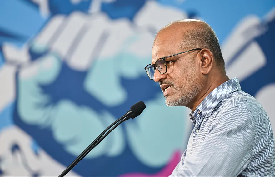 ތުހުމަތުތައް ދޮގު ކުރައްވައި، މަޖިލީހުގެ ނައިބު ރައީސްކަމުން ނާޒިމް އިސްތިއުފާ ދެއްވައިފި